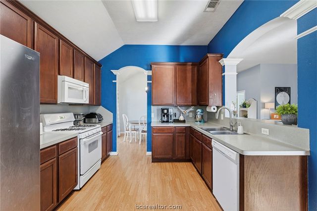 2709 Barronwood Drive, Bryan, TX 77807