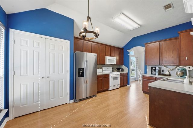 2709 Barronwood Drive, Bryan, TX 77807