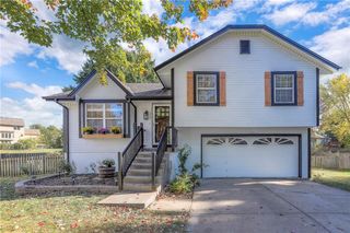 313 SE Onyx Court, Lee's Summit, MO 64063