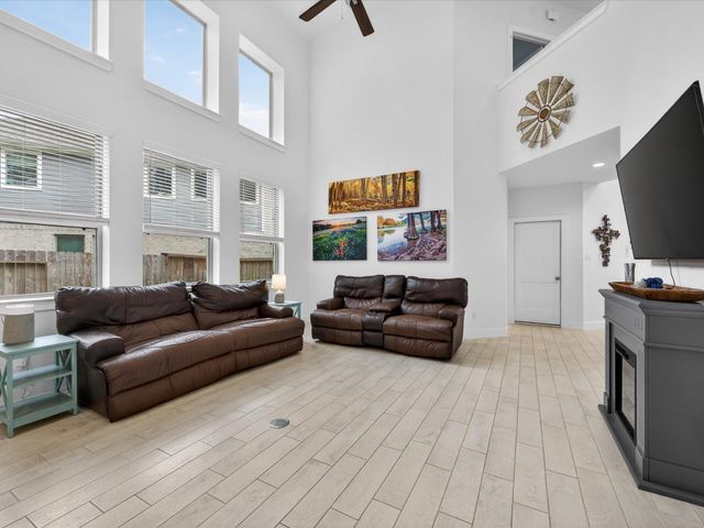 316 Mullins Court, Montgomery, TX 77316