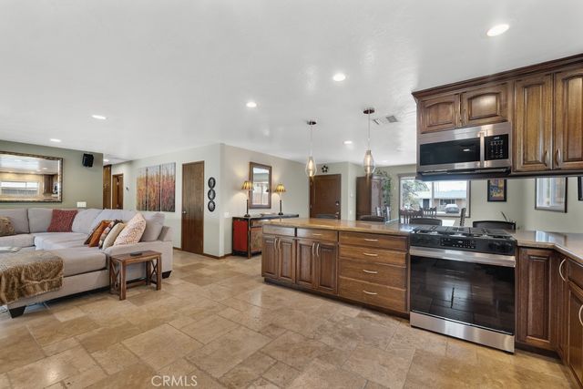 23807 Hartland Street, West Hills, CA 91307