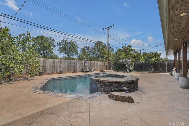 23807 Hartland Street, West Hills, CA 91307