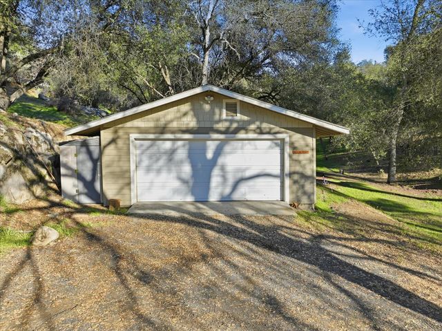 40182 Alerna Way, Oakhurst, CA 93644