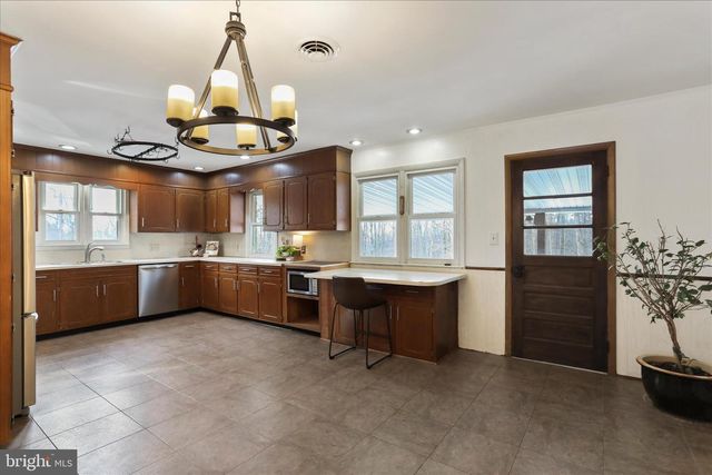 9654 CIRCLE DR, Chambersburg, PA 17201