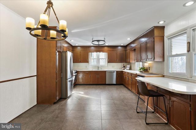 9654 CIRCLE DR, Chambersburg, PA 17201