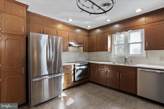 9654 CIRCLE DR, Chambersburg, PA 17201