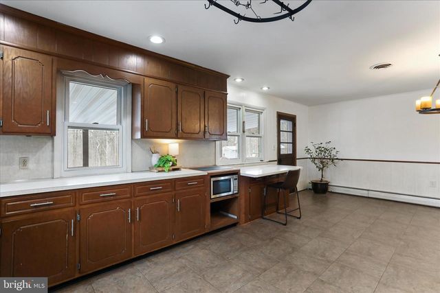 9654 CIRCLE DR, Chambersburg, PA 17201