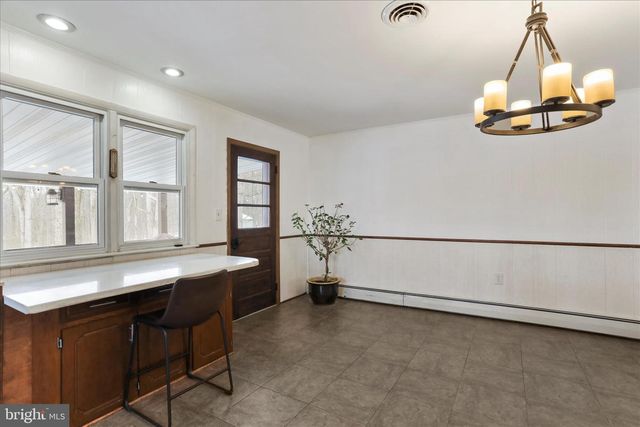 9654 CIRCLE DR, Chambersburg, PA 17201