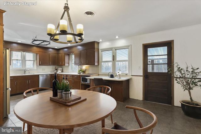 9654 CIRCLE DR, Chambersburg, PA 17201