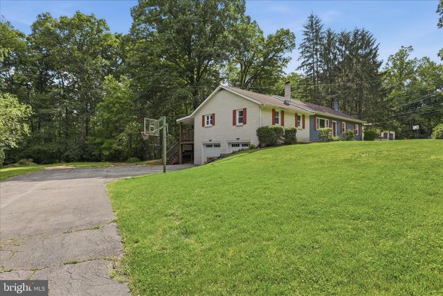9654 CIRCLE DR, Chambersburg, PA 17201