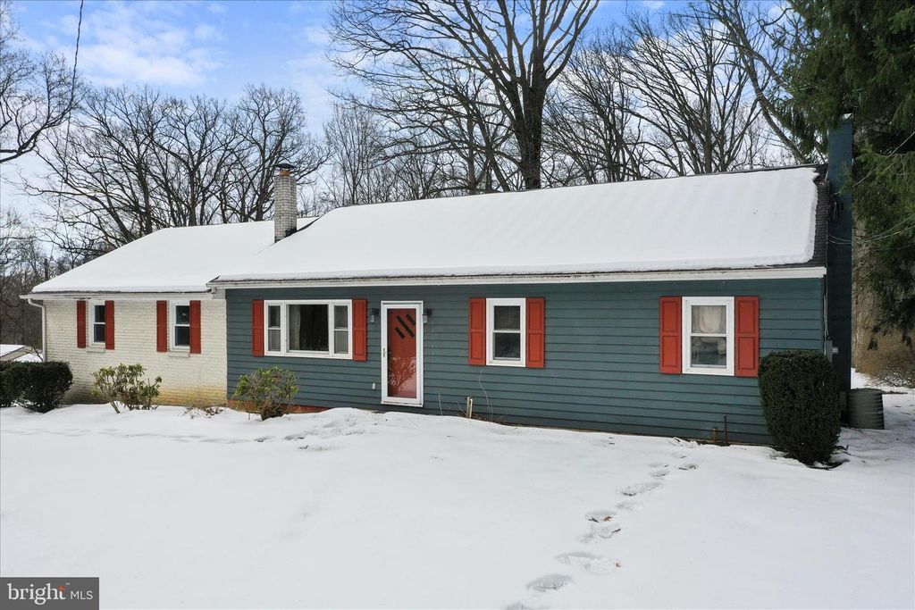 9654 CIRCLE DR, Chambersburg, PA 17201