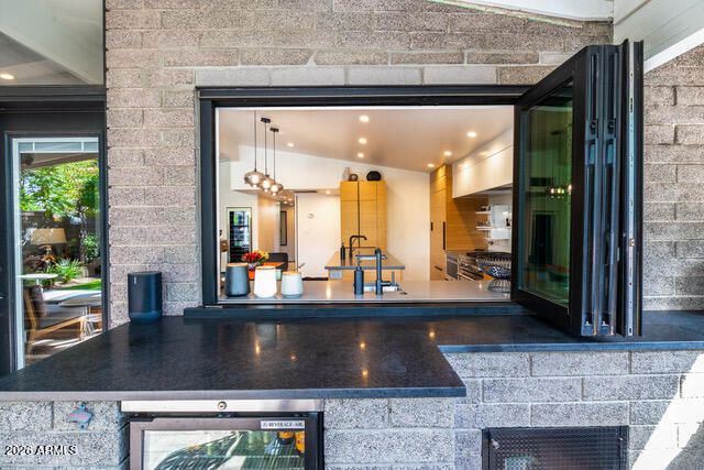 6845 E EARLL Drive, Scottsdale, AZ 85251