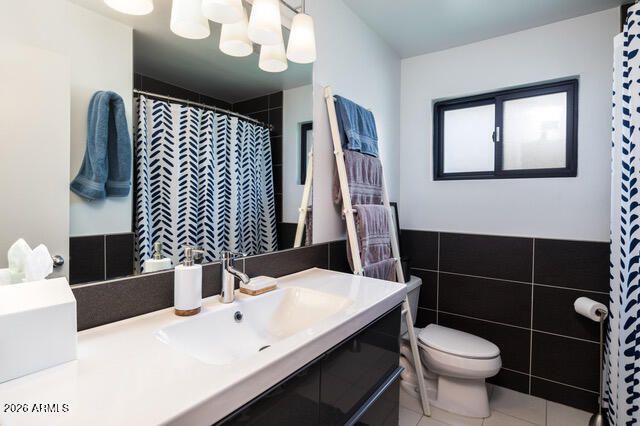 6845 E EARLL Drive, Scottsdale, AZ 85251