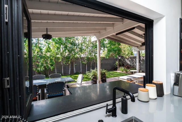 6845 E EARLL Drive, Scottsdale, AZ 85251