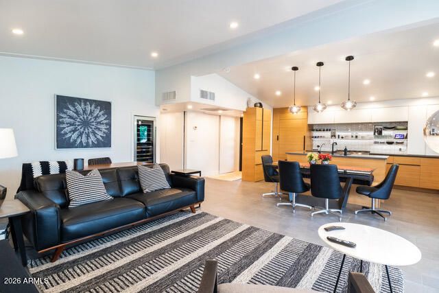 6845 E EARLL Drive, Scottsdale, AZ 85251