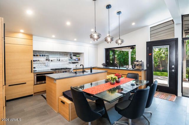 6845 E EARLL Drive, Scottsdale, AZ 85251