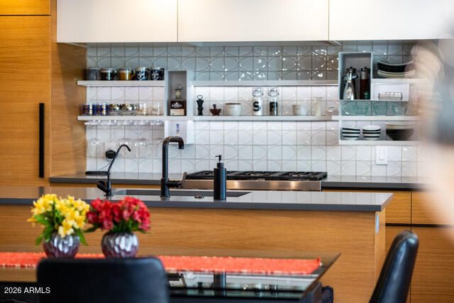 6845 E EARLL Drive, Scottsdale, AZ 85251