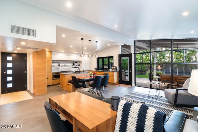 6845 E EARLL Drive, Scottsdale, AZ 85251