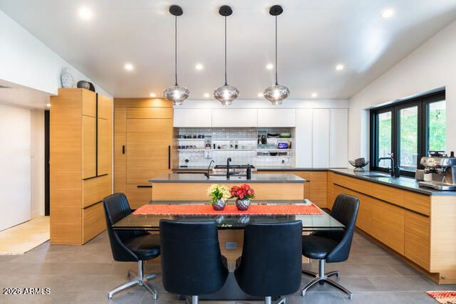 6845 E EARLL Drive, Scottsdale, AZ 85251