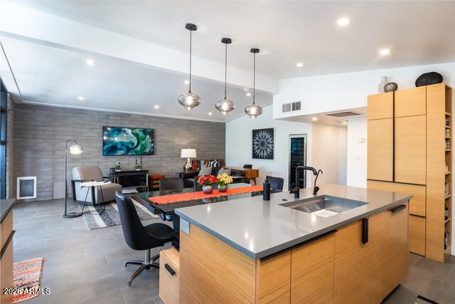 6845 E EARLL Drive, Scottsdale, AZ 85251