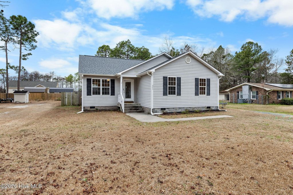 371 Pine Lake Road, Southport, NC 28461