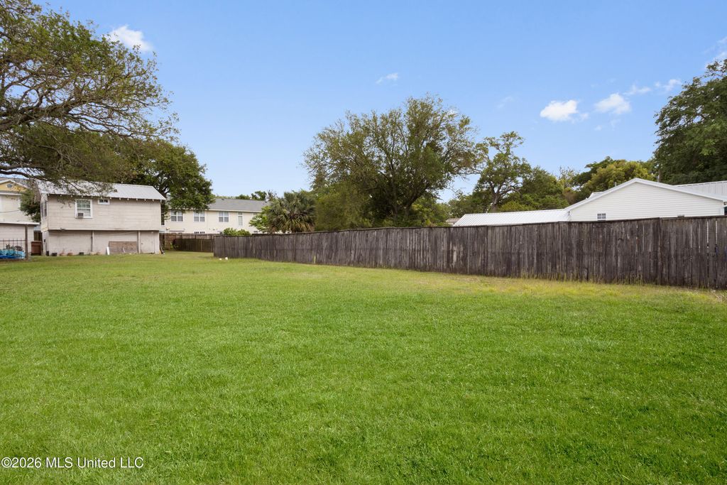 188 St Paul Street, Biloxi, MS 39530