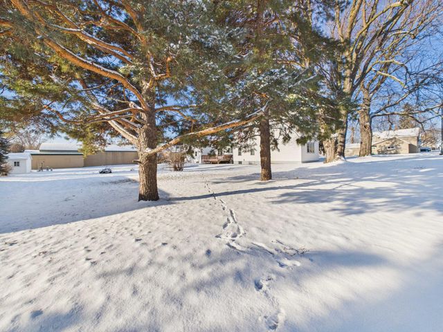 6 6th Avenue SE, Melrose, MN 56352