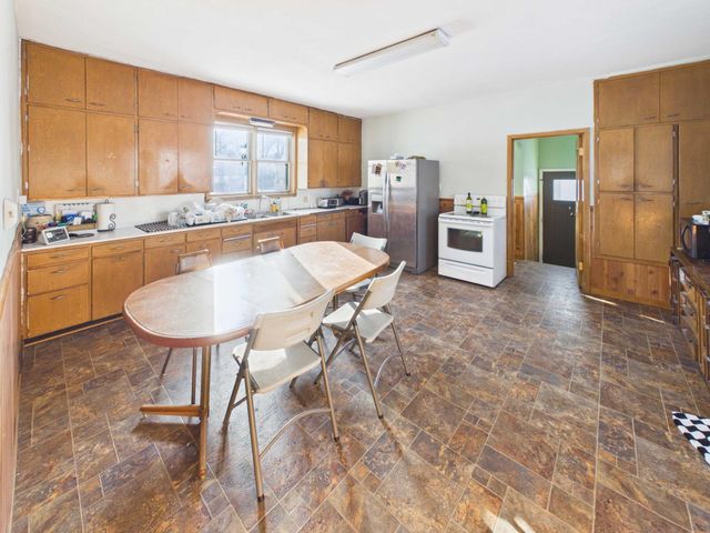 6 6th Avenue SE, Melrose, MN 56352