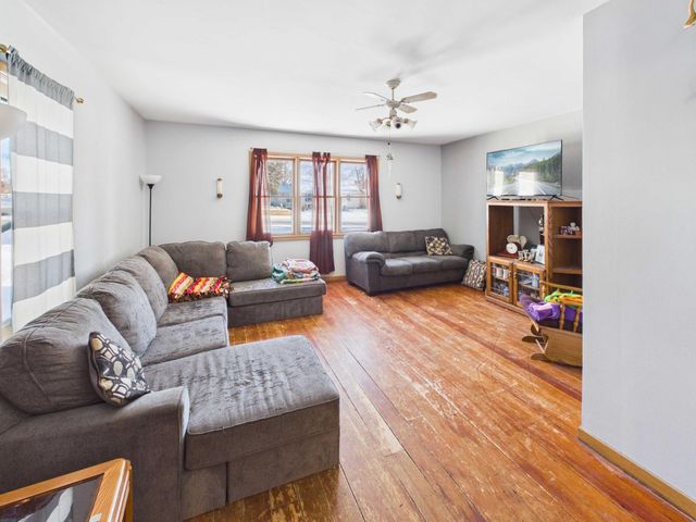 6 6th Avenue SE, Melrose, MN 56352