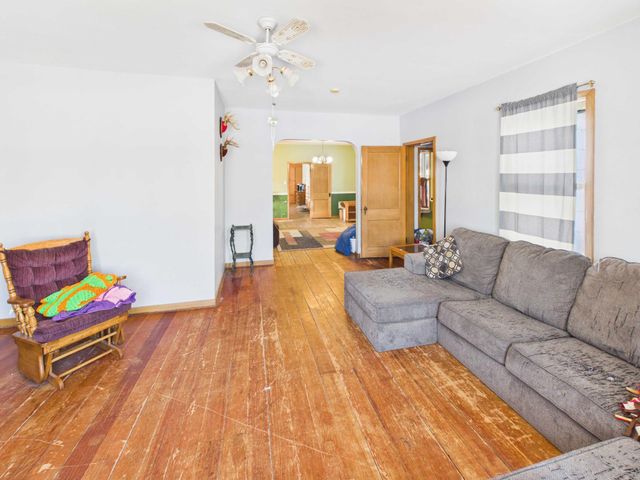 6 6th Avenue SE, Melrose, MN 56352