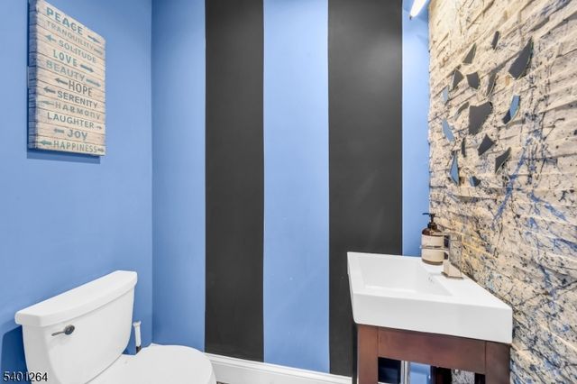 28 Niagara St, Dumont Boro, NJ 07628