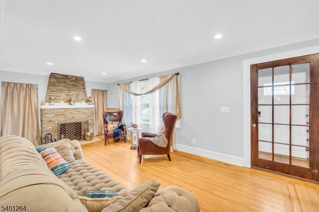 28 Niagara St, Dumont Boro, NJ 07628