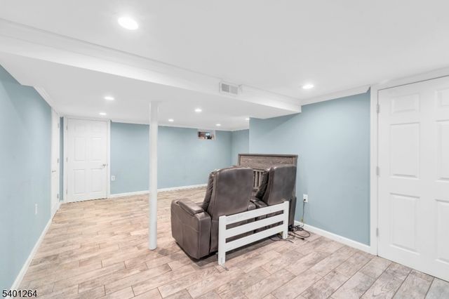 28 Niagara St, Dumont Boro, NJ 07628