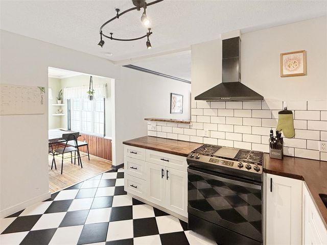 683 27th Street, Des Moines, IA 50312