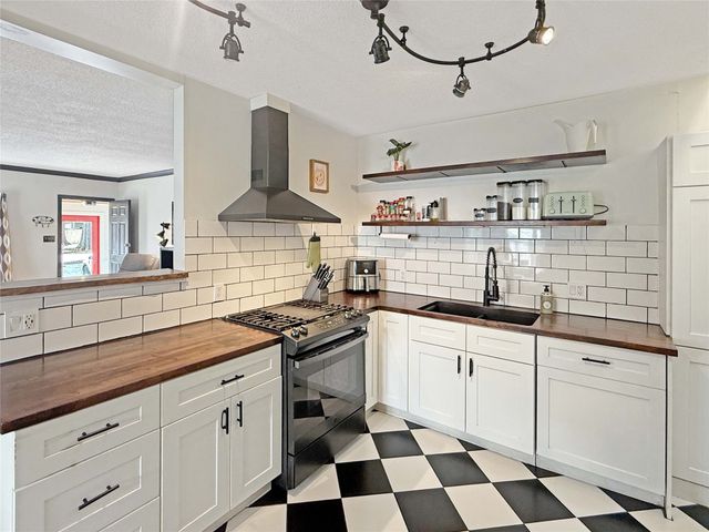 683 27th Street, Des Moines, IA 50312