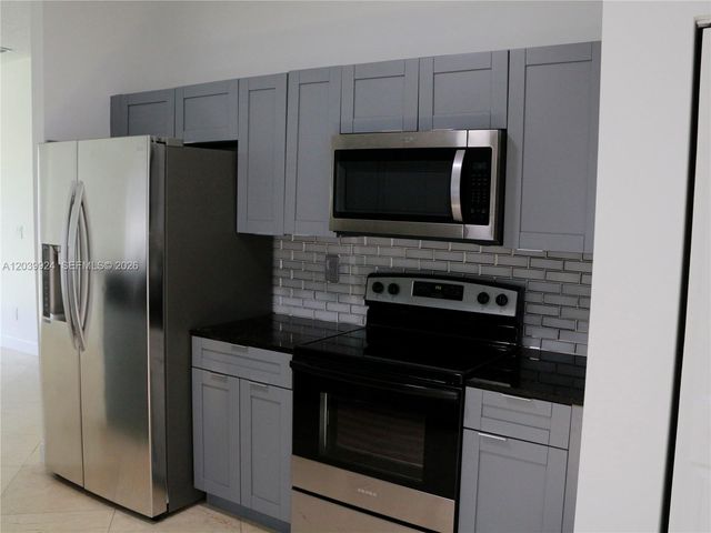 17124 NW 10th St, Pembroke Pines, FL 33028