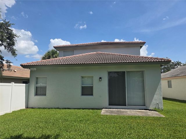 17124 NW 10th St, Pembroke Pines, FL 33028