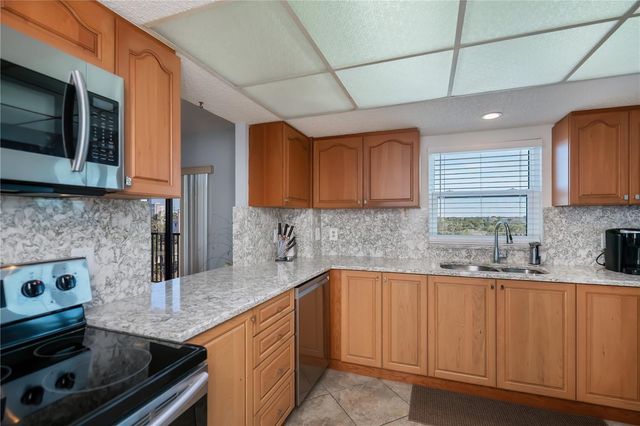 1001 BENJAMIN FRANKLIN DRIVE 406, Sarasota, FL 34236