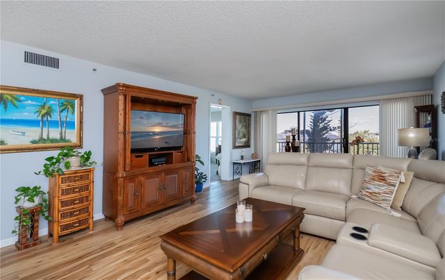 1001 BENJAMIN FRANKLIN DRIVE 406, Sarasota, FL 34236