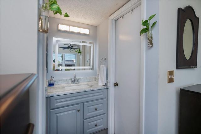 1001 BENJAMIN FRANKLIN DRIVE 406, Sarasota, FL 34236