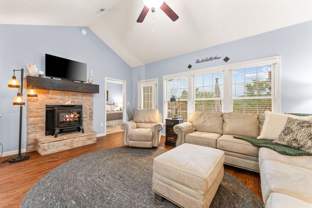 115 North Tuscany Drive, Hollister, MO 65672
