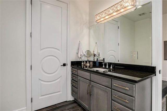 2940 Baltimore Avenue 1505, Kansas City, MO 64108