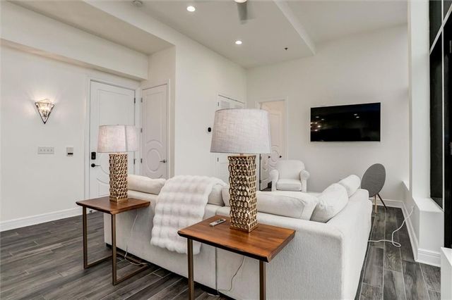 2940 Baltimore Avenue 1505, Kansas City, MO 64108