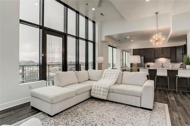 2940 Baltimore Avenue 1505, Kansas City, MO 64108