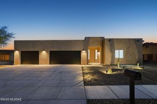 121 W Calle Escudilla, Green Valley, AZ 85614