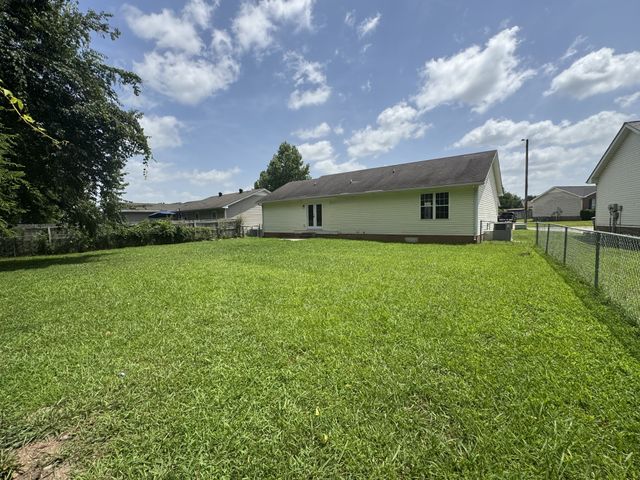 216 Grassmire Dr, Clarksville, TN 37042