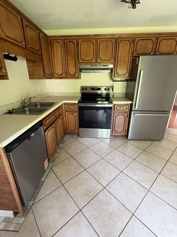 216 Grassmire Dr, Clarksville, TN 37042
