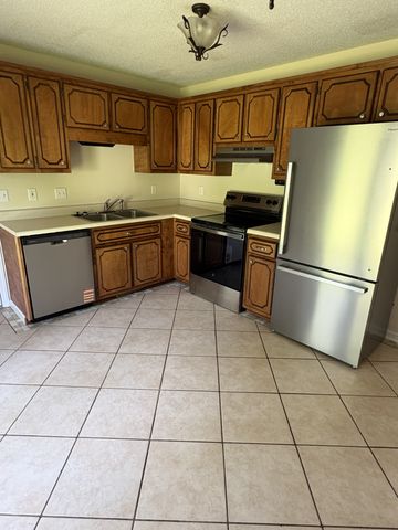 216 Grassmire Dr, Clarksville, TN 37042
