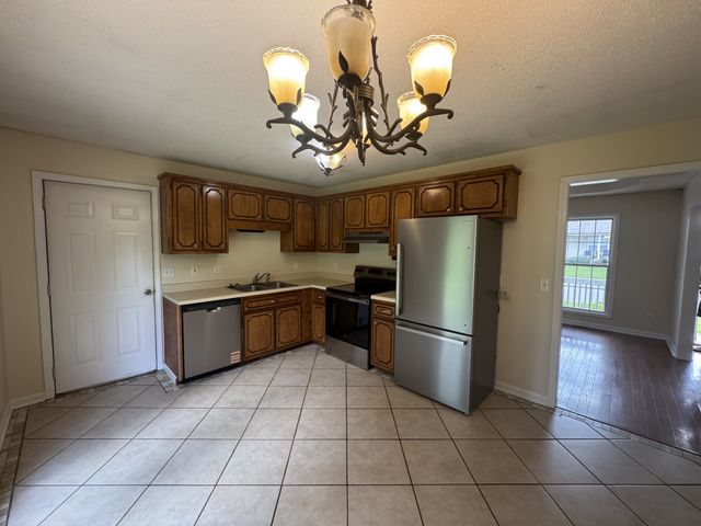 216 Grassmire Dr, Clarksville, TN 37042