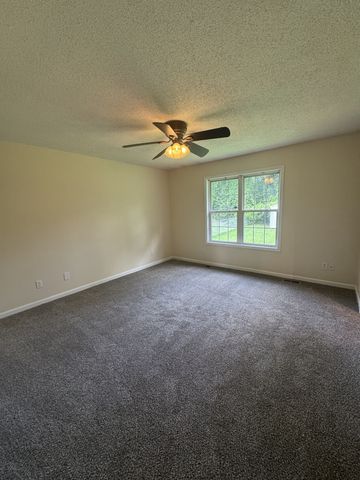 216 Grassmire Dr, Clarksville, TN 37042